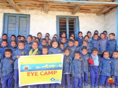 Open your eyes – for the children of Nepal with a mobile eye clinic through the mountains